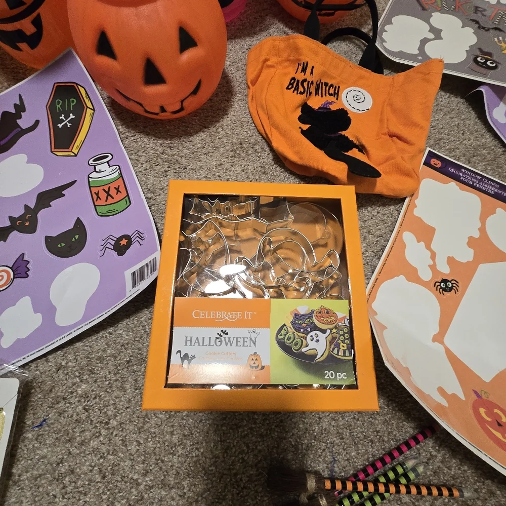 Halloween Supplies Set And Decor